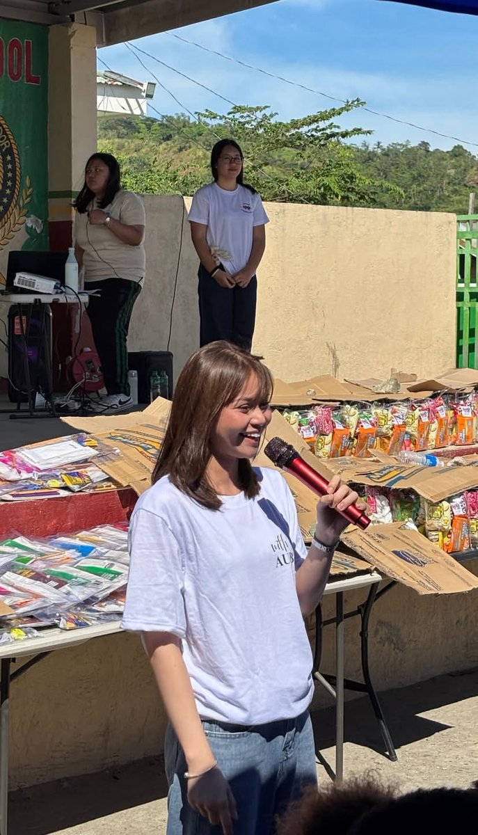 aotdadaptation's tweet photo. Aubrey Caraan at the 4th anniversary of Yakap Foundation, giving love and hope to 200 Aeta children in Porac, Pampanga.

📸 malpanoso

#AubreyCaraan #YakapFoundation #AvenuesOfTheDiamond https://t.co/ItsbtrUbIs