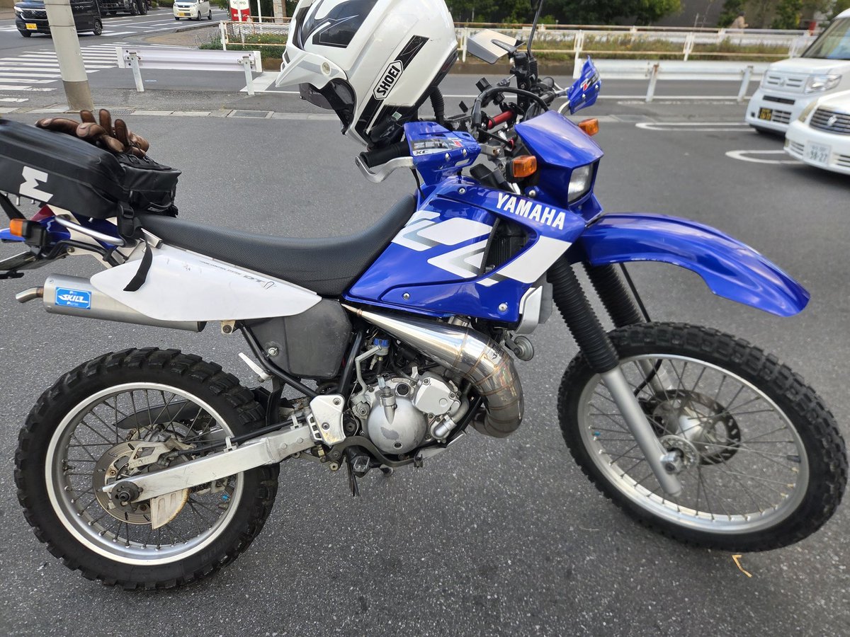 本日の走行300.3km。ガソリン消費量16.07L。平均燃費18.68km/L。
いや〜寒くなってきたのになかなか良好な燃費。Moty'sのガソリン添加剤を給油時に入れてる効果もあるのかしらん。あっでもエリミにも入れてるのにあっちは一向によくならんなｗ