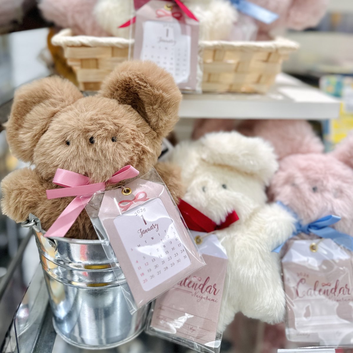 新しい年に向けて、ただいま店頭では2026年のカレンダーが大人気です
