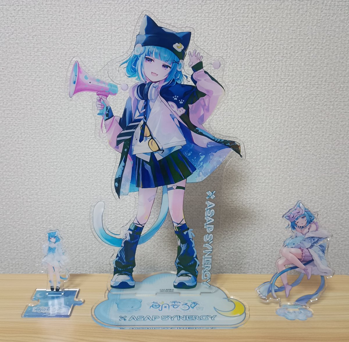 ろあちゃんBIGアクリルスタンド届いたよー 予想以上に大きくて驚いた