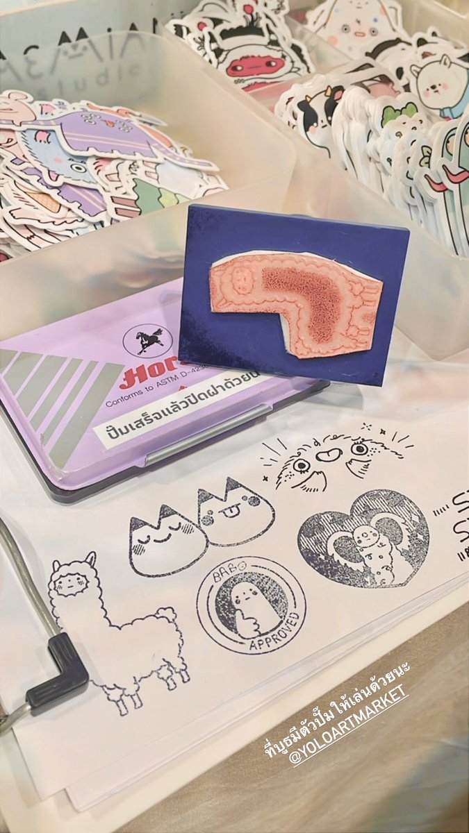 ปั่ม ปัม ป๊ามมมมม~~
เปิดทำการอยู่ #YOLOARTFEST2025 แล้วนะคะ! ที่บูธมีตัวปั๊ม 4 ลายเลย แวะมาเล่นกันได้ที่ booth C13-15 นะ 🫶🏻