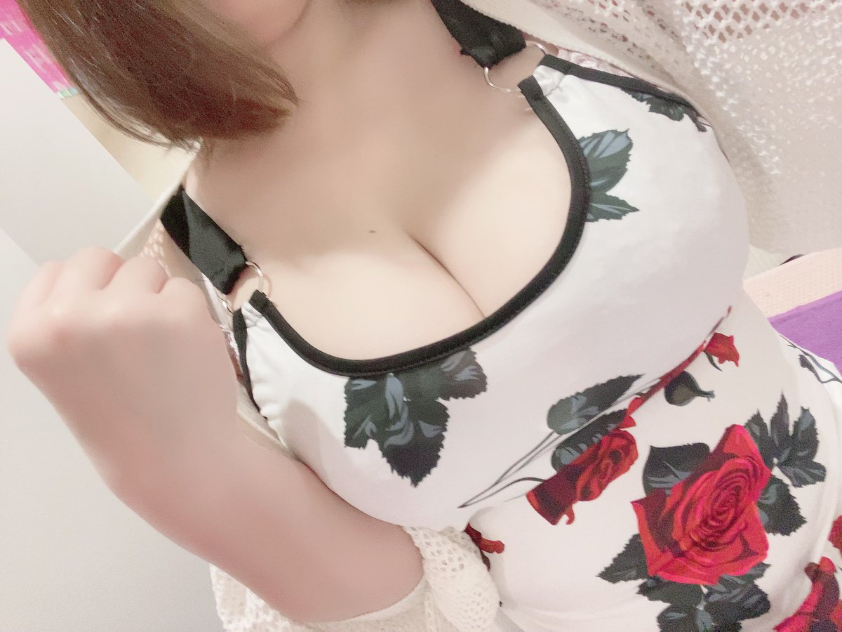 satsuki300's tweet photo. 今日はファンザで配信からのマダムで配信中〜♡

今日は交互にログインするのでよろしくね♡😀 https://t.co/FSUyZdnDoD