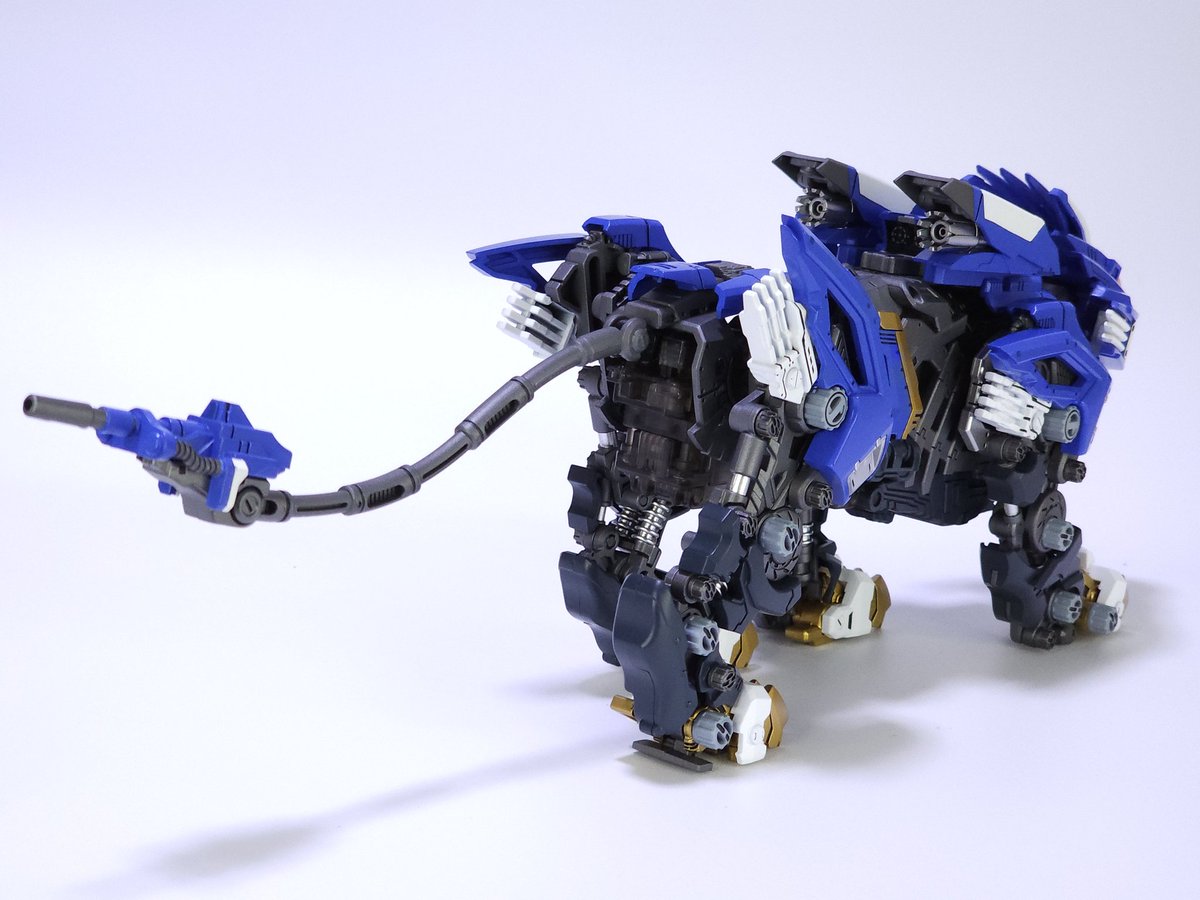 WZCqsGAwBUd4yD6's tweet image. #ゾイド
#ZOIDS
ライガーゼロをブレードライガーっぽいカラーへ塗装してみました！