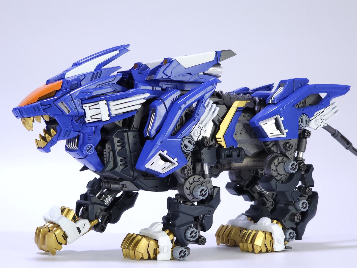 WZCqsGAwBUd4yD6's tweet image. #ゾイド
#ZOIDS
ライガーゼロをブレードライガーっぽいカラーへ塗装してみました！