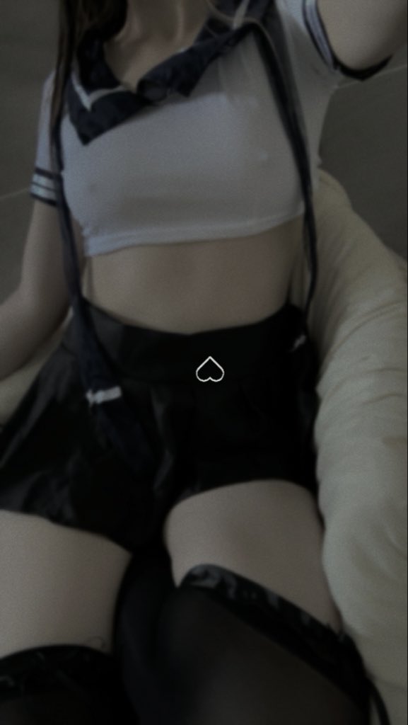 strawberyyiw's tweet photo. Might post a few more of this outfit since it’s my favorite https://t.co/3ajGYye2iO