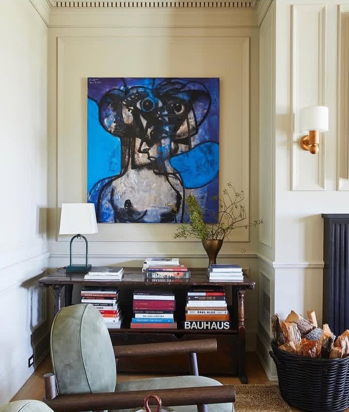 lindasmithskyle's tweet photo. Chasing away the blues with this George Condo nestled into a corner in another. #artcollectorhomes #artcollectornews #georgecondo
#art #artwork
#contemporaryart #painting #condo #artcollection #artathome https://t.co/7dIhdLRb1D