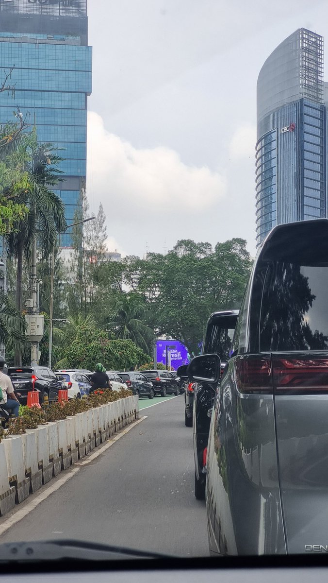 seeonly_you's tweet photo. Punten mau ke GI jalan dikit bgt https://t.co/SCp5MyEgEd