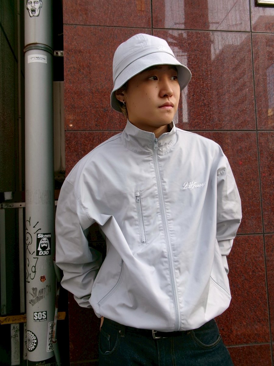 24karatsTOKYO's tweet image. 24karats Collection
NOW ON SALE

■ITEM LINE-UP
WIND TRACK JACKET
PRICE：¥19,800→¥13,860 tax-in *SALE
COLOR：Grey / Green
SIZE：S / M

x.gd/DvPrg

#24karats
#TRACKJACKET #トラックジャケット #ジャージ
#streetstyle