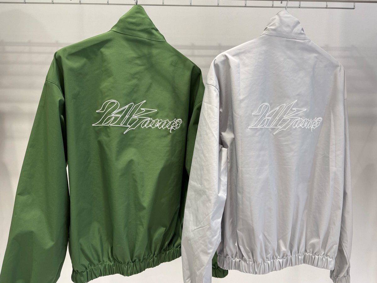 24karatsTOKYO's tweet image. 24karats Collection
NOW ON SALE

■ITEM LINE-UP
WIND TRACK JACKET
PRICE：¥19,800→¥13,860 tax-in *SALE
COLOR：Grey / Green
SIZE：S / M

x.gd/DvPrg

#24karats
#TRACKJACKET #トラックジャケット #ジャージ
#streetstyle