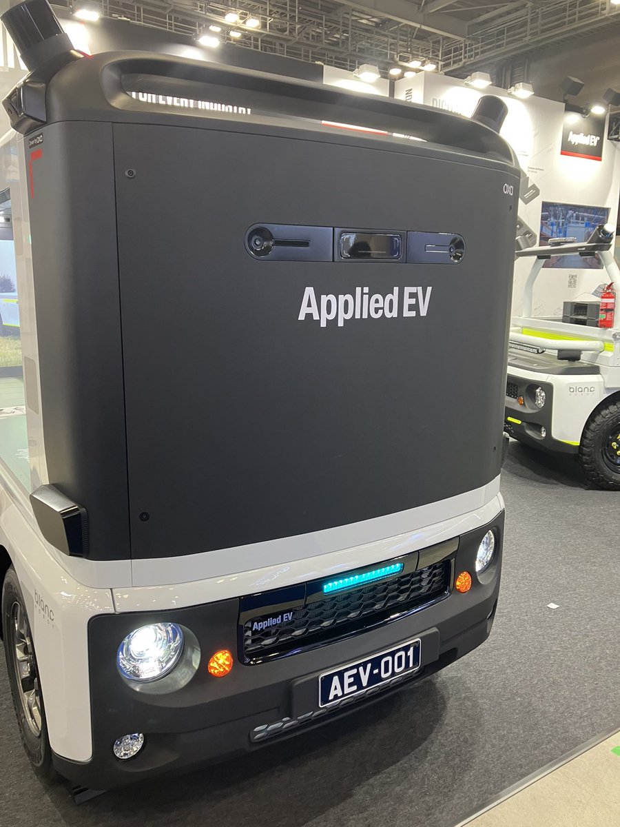 KariControl's tweet photo. #iREX
Suzuki・Applied EVの展示

LiDARが四方についてる https://t.co/4JX3L7kJIB