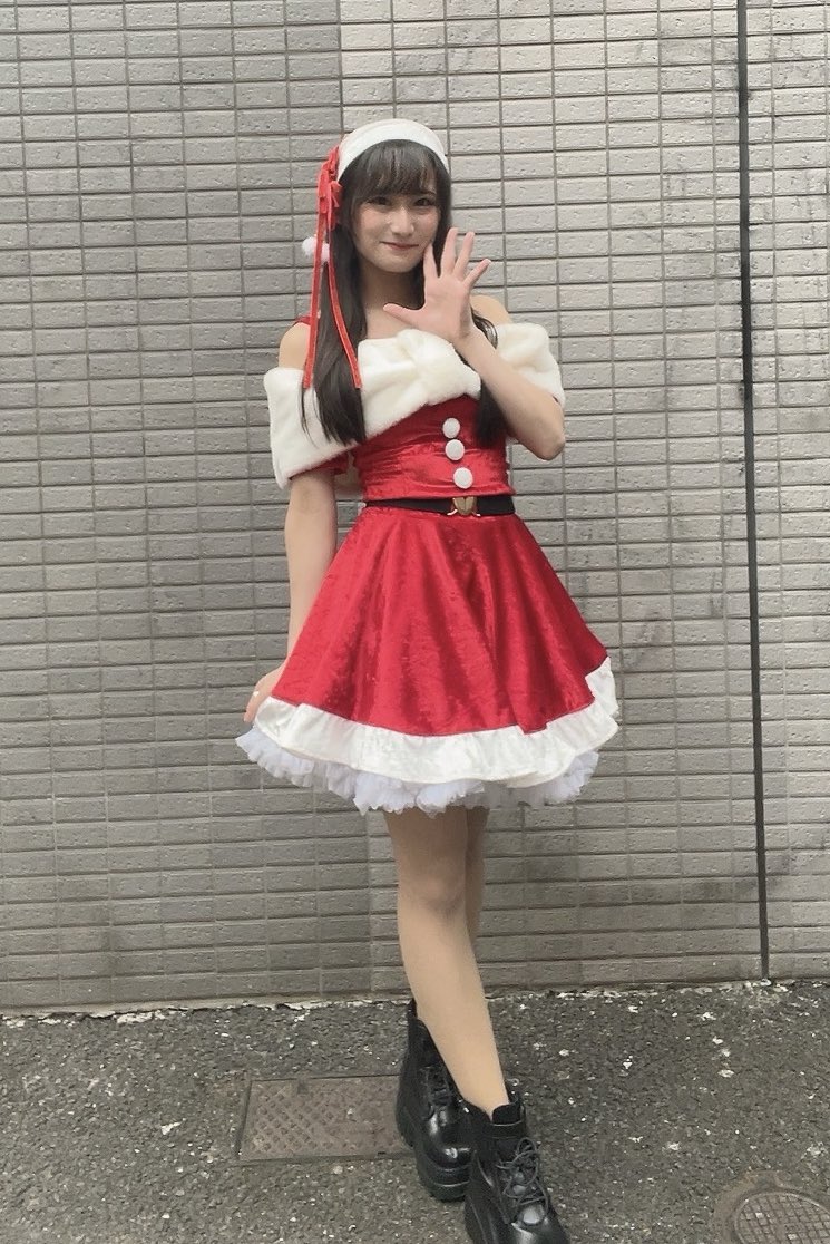 numanami_maron's tweet photo. 「AniVRic Live in Shinjuku Vol.5｣に
お越しくださりありがとうございました❣️

いつも応援してくださる方も、
初めましての方も沢山声聞けて嬉しかった💕

ままろながサンタ衣装作ってくれました🎅

今年のライブ出演は終了です！
また来年みんなに会えますよーに🎤 https://t.co/Crlz0mZ3CQ