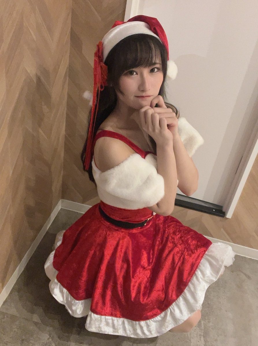 numanami_maron's tweet photo. 「AniVRic Live in Shinjuku Vol.5｣に
お越しくださりありがとうございました❣️

いつも応援してくださる方も、
初めましての方も沢山声聞けて嬉しかった💕

ままろながサンタ衣装作ってくれました🎅

今年のライブ出演は終了です！
また来年みんなに会えますよーに🎤 https://t.co/Crlz0mZ3CQ