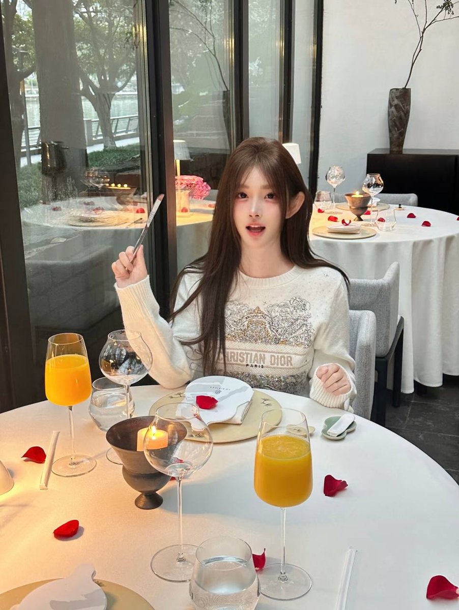 huangshuting322's tweet photo. The right way to spend a weekend: eat your fill first, then get beautiful. https://t.co/8teTjwXglf