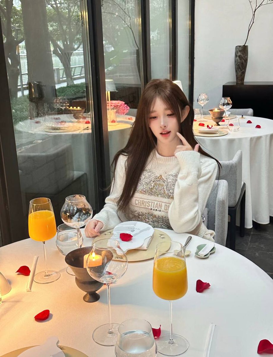 huangshuting322's tweet photo. The right way to spend a weekend: eat your fill first, then get beautiful. https://t.co/8teTjwXglf