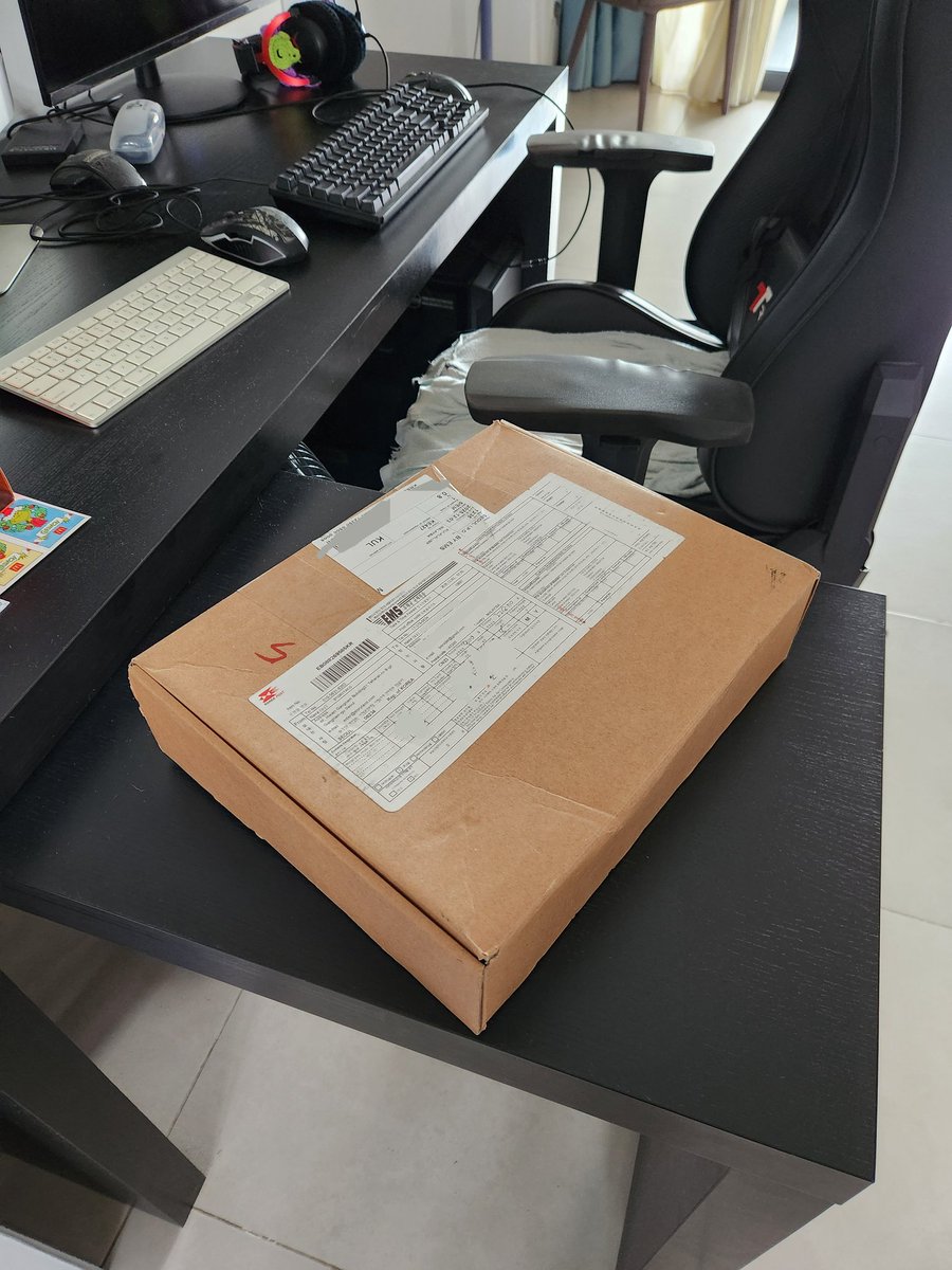 If you had told me a year ago that I'd be getting merch from devs of a dating sim, I would've said impossible. Fast forward a year later here we are. Thank you <a href="/storytacogame/">Storytaco스토리타코</a>. Looking forward to playing 5 Hearts Under One Roof soon 😀🙏