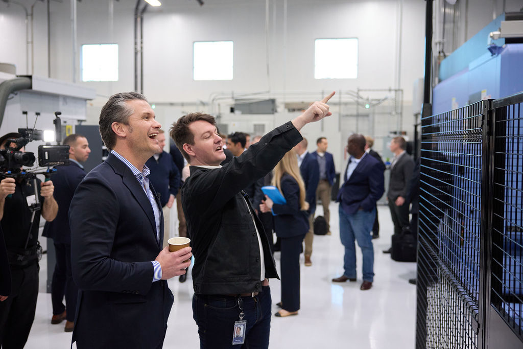 HadrianInc's tweet image. Today we welcomed @SecWar Pete Hegseth to Hadrian’s AI-powered factory in Torrance.

As the nation renews its focus on rebuilding the world’s most robust industrial base, visits like this underscore a simple truth: production is deterrence.

Proud of our team driving America’s…
