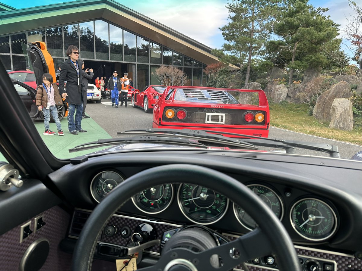 本日はマガリガワでイベント 自分は空冷singer porsche！ 前のF40は