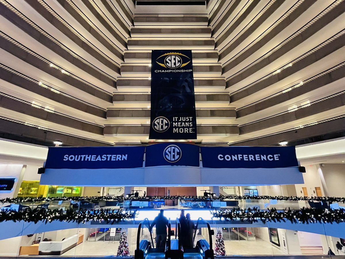 CreativeATL's tweet image. The calm before the storm. 🏈 

Best part of living in the hospitality district is this time of year!

@SECNetwork @UGAAthletics @AlabamaFTBL #SEC @CThomasRadio
@Marriott