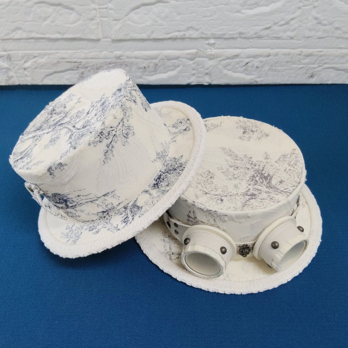 久しぶりのスチームパンク帽子　12月のショップはスチームパンクセットやコルセット、ベルト単品販売を予定しています。今まで購入してくださったお洋服もスチームパンクに変身できるかも。ネオブライスサイズとハルモニアちゃんサイズ予定してます。
#tinycountry