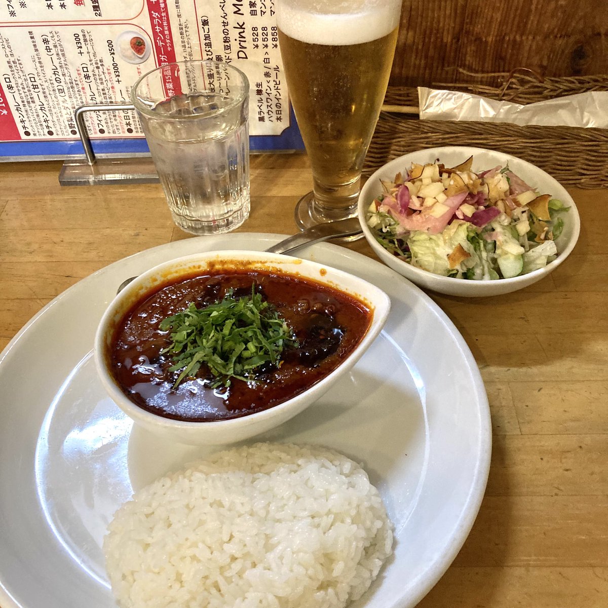 area51jazz's tweet photo. #神田カレー街食べ歩きスタンプラリー2025 ・No.38 
#神田カレー街食べ歩きスタンプラリー
#神田カレーグランプリ
#神田カレー食べ歩き
#神田カレー部 ・昼練
フィッシュカレー
野菜15品目ガーデンサラダ、黒ラベル樽生
（@ スパイスボックス ）
ごちそうさまでした(^ ^)
#スパイスボックス #spicebox https://t.co/Arp2qyqmSo