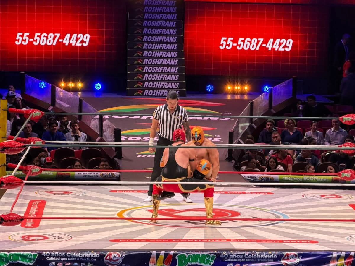 LaTijeraLucha's tweet photo. Se abren las acciones en la Arena México con un sensancional encuentro entre #Pendulo 🆚 #Carnífice, donde Pendulo culminó con una gran batalla faltando 1 con 29 segundos en las acciones...
#latijeraluchalibre https://t.co/6KC8FZKiXv