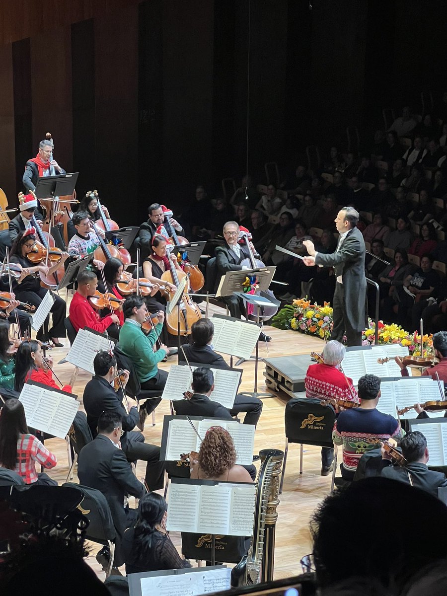 AlonsoPicazo's tweet photo. @orquestamineria en Navidad Sinfónica Sala Nezahualcoyotl de lo mejor del mundo!!! https://t.co/IqdPkkaWpT