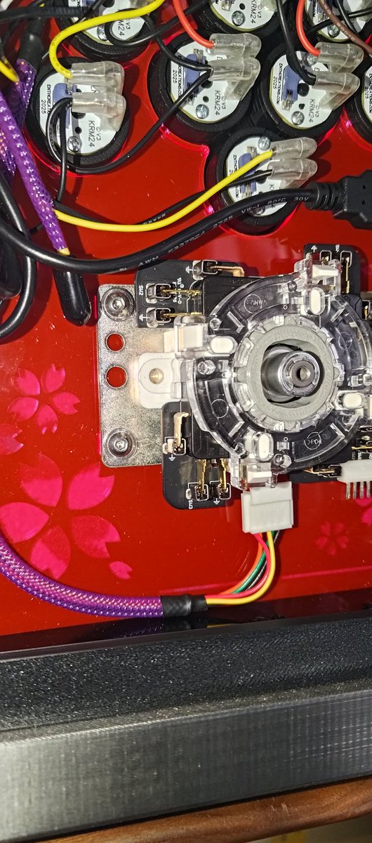 くろまき工房さんの新しいレバー固定方法ってすばらしいよね。
以前はロングビットでナットくるくる回してたのに、取り外してレバーの鉄板外すところまで六角セットだけで行けてしまう。