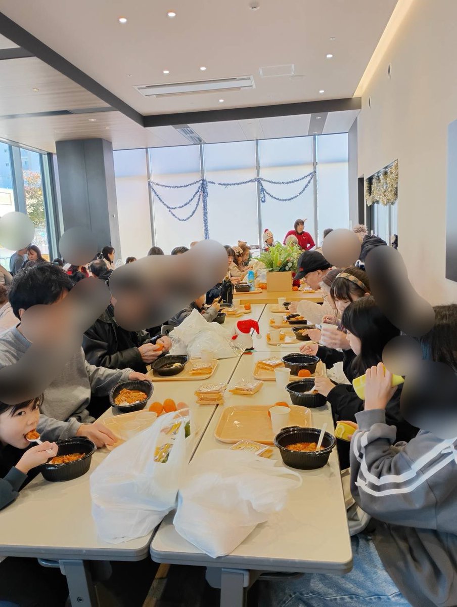 #ピッピとチッチ
オカリナでクリスマスソングを奏でてくれます
クリスマス気分があがりますね

#だれでも食堂
#子ども食堂
#かめじまご縁食堂