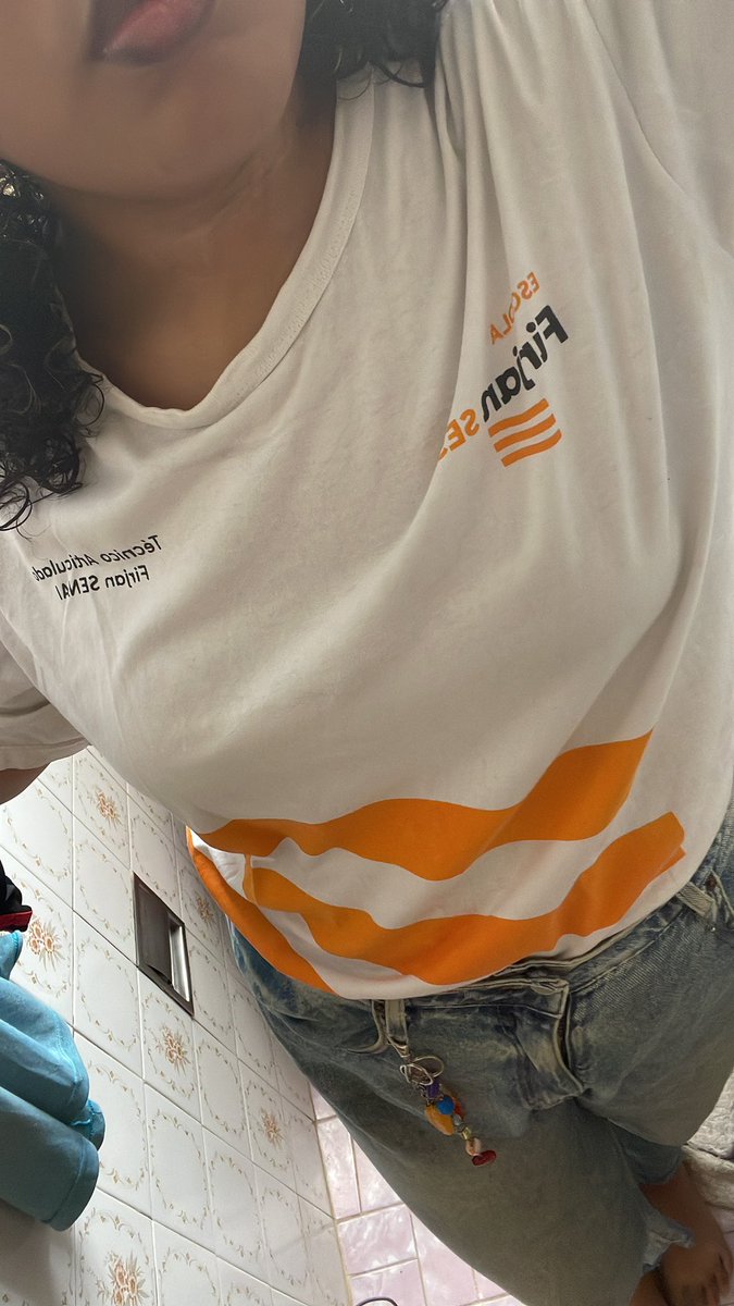 httpsjujuk's tweet image. oiii julia do passado, meio q agora vc tá indo pro 3° ano do ensino médio e adivinha: no sesi. 

(realmente foi a melhor decisão das nossas vidas, acho que vc finalmente entendeu oq é ser feliz, juju)