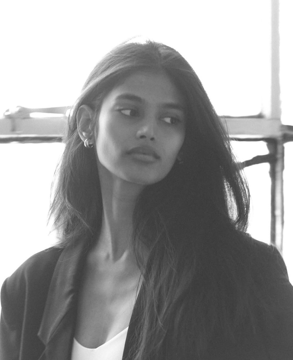 BritHugoboom's tweet image. Insane genes actually. The prettiest new face I may have seen in a few years.