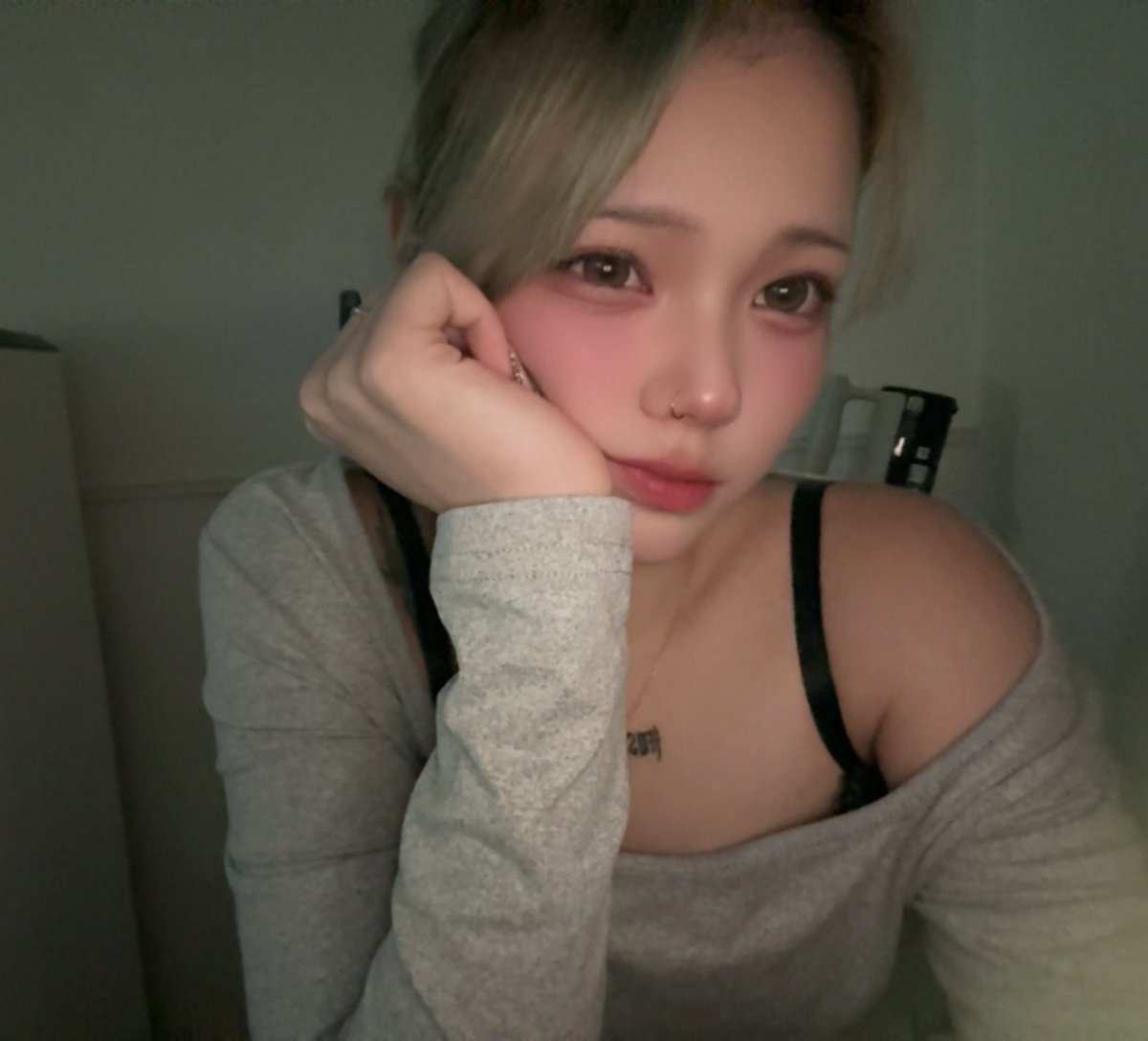 とみ tweet media