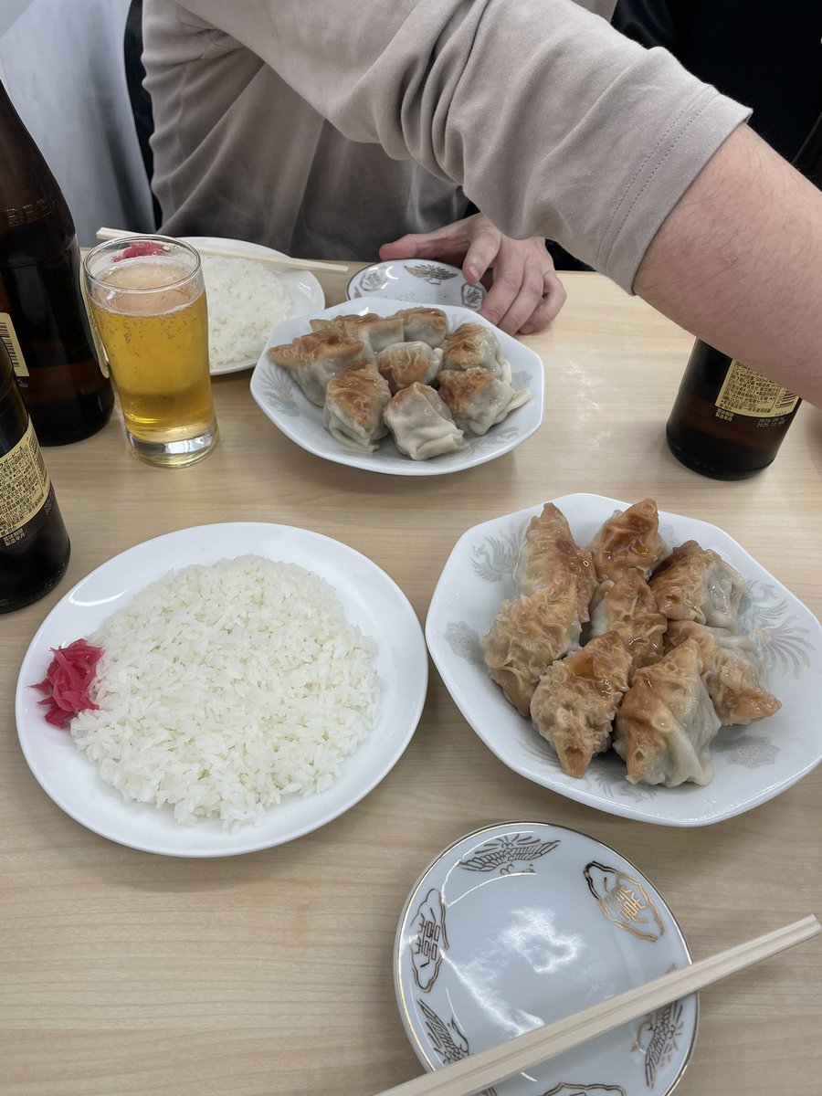 bays_o's tweet photo. 中央亭の餃子美味すぎたし、中瓶一本飲んで気持ち良く酔っ払った😆 https://t.co/gLeWBBp92m