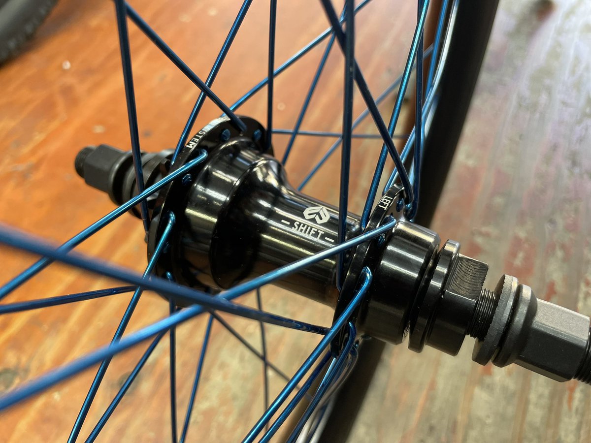 青のスポーク
綺麗です