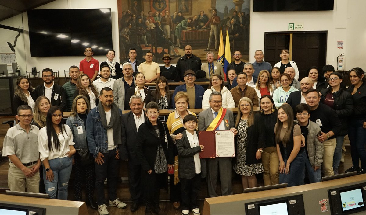🎖️Me honra otorgar este reconocimiento en NOTA DE ESTILO a LAURENTINO TORRES PEDRAZA por su trayectoria y constante labor que, desde hace 44 años, ha desarrollado en la localidad 19 de Ciudad Bolívar. 

Laurentino Torres no solo se distingue por su liderazgo, por su labor social