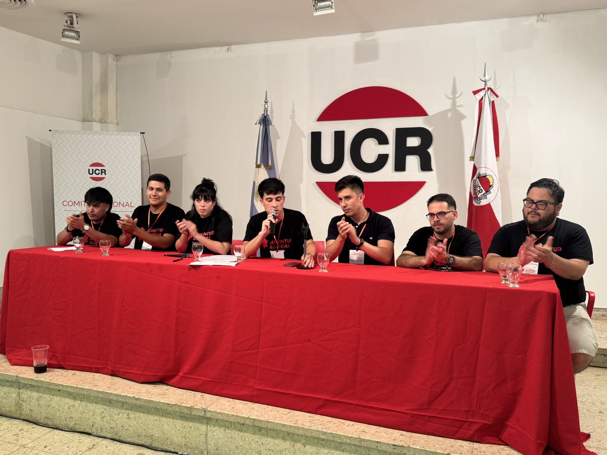 ¡Felicitaciones a la nueva mesa de conducción de la <a href="/jrnacional/">Juventud Radical</a>, a su presidente <a href="/martinezmateo18/">Mateo Martinez</a>, y en especial a <a href="/franaguero3/">Francisco Agüero</a>, nuestro delegado, por integrarla. 

¡Cuentan con este comité! 🇮🇩