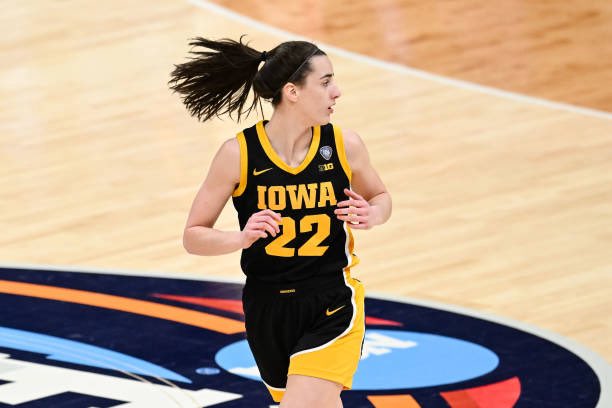 FeverBandwagon's tweet photo. One day you will hear about a girl from West Des Moines, Iowa shooting from the logo. 
It is very important that you pay attention. https://t.co/Yy8Z12EVEG