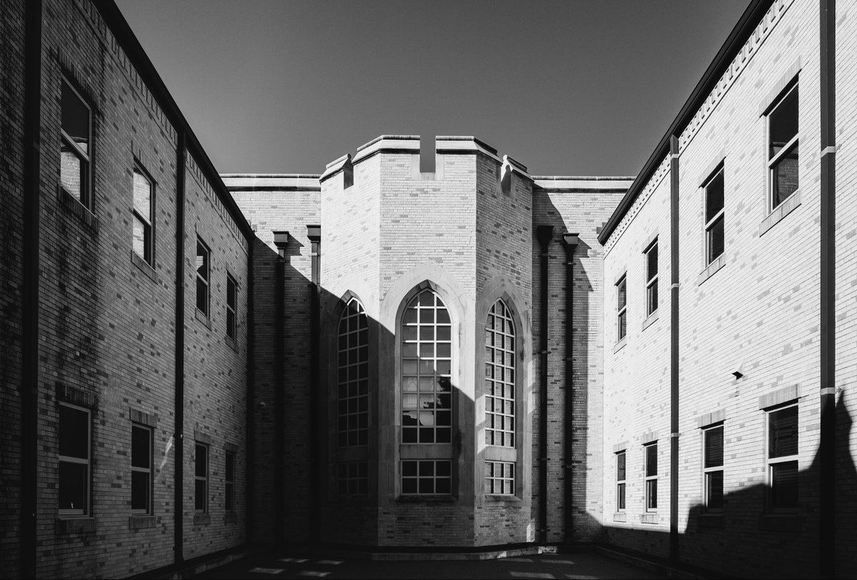 CesarDDV's tweet photo. Cityscapes and architecture always remind me that perspective is everything. Through the play of light, shadow, and repeating lines, these spaces reveal hidden symmetry and quiet stories we often walk past. Every frame becomes a reminder that beauty isn’t just found—it’s noticed. https://t.co/fGZbYrLq3u