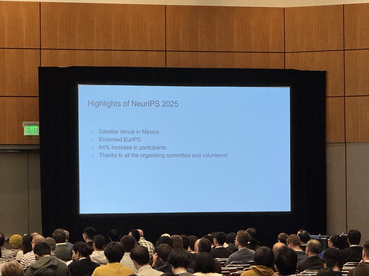 gigazio's tweet photo. Damn. Neurips is a behemoth https://t.co/fXRCHfZZie