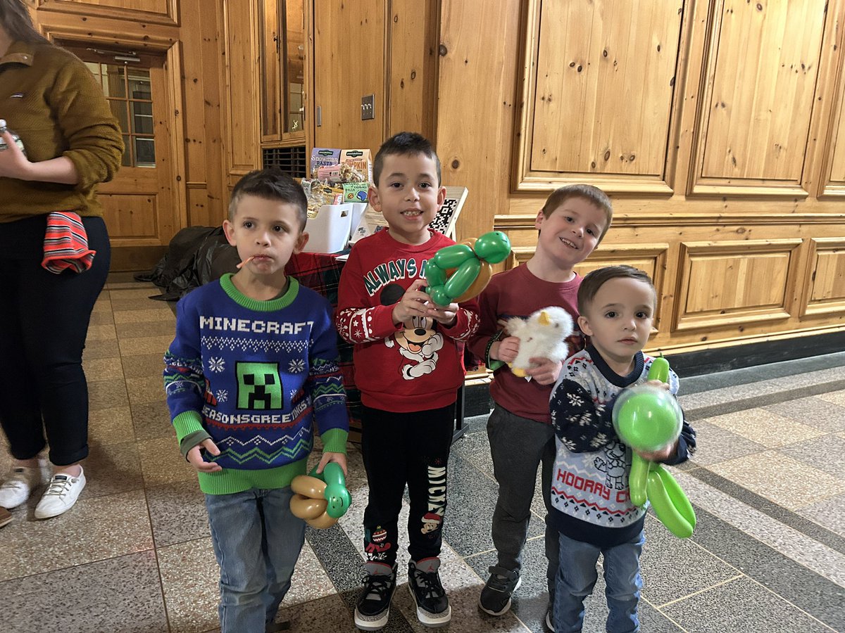 BlessingMahopac's tweet photo. What a wonderful night at SEPTO’s Cookies with Santa event held right here at Lakeview! Our Mahopac community brought so much joy and holiday spirit. 🎄🍪@leighgal_LKV  @MahopacSEPTO @MahopacSchools https://t.co/l3Fl2ixFpP