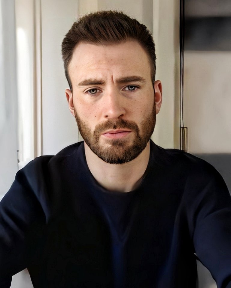 Chris Evans Photos tweet media