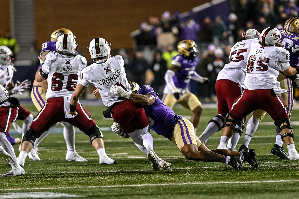 The defense gets another stop 😮‍💨

11 TFLs for the Dukes are a season-high and a Sun Belt title game record!
