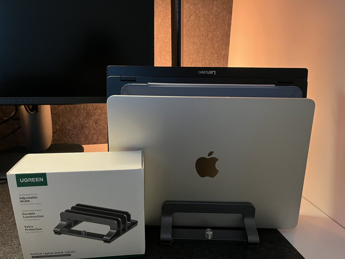 ของชิ้นสุดท้ายเพิ่งมาส่ง

วิคอุปกรณ์เยอะแต่โต๊ะเล็ก pain point คือปกติใช้เสร็จต้องรื้อทุกอย่างเก็บในตู้ 

วิคชอบใช้ 1 device 1 หน้าที่ • mac ไว้ทำงาน  • window ไว้ไลฟ์ • ipad ไว้ใช้ส่วนตัว 

พอมีอันนี้จะทำอะไรคือหยิบบนโต๊ะได้เลยไม่ต้องคิดเยอะ เรียบง่ายแต่ตอบโจทย์มากครับ 🙏