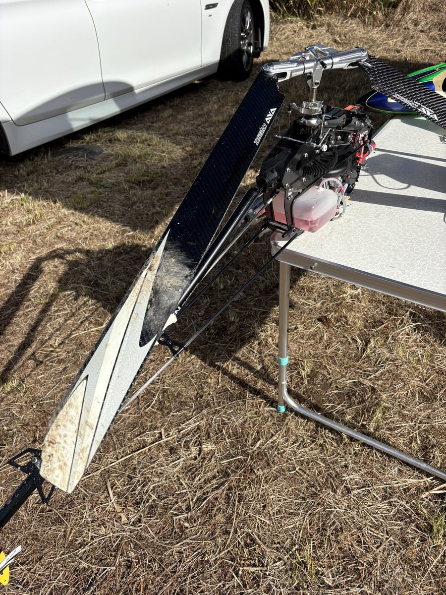 YoShi_y66's tweet image. 2週間前に電源コネクター抜けて堕ちたヘリを復活！
最高だー！
#ラジコン #ALIGN #trex700n
