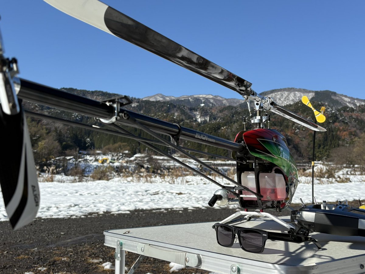 YoShi_y66's tweet image. 2週間前に電源コネクター抜けて堕ちたヘリを復活！
最高だー！
#ラジコン #ALIGN #trex700n