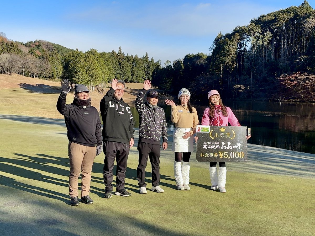 jinnosuked's tweet photo. 『真・ゴルフの王様』ロケ〜
今回の舞台は宇都宮市のイーストウッドカントリークラブ⛳️
宇都宮餃子会から、宇味屋さん&香蘭さんペアが登場!
濱野希プロがアンバサダーを務める地クラブメーカーDOCUSチームも参戦!
#ゴルフの王様 #とちぎテレビ #濱野希 #宇都宮餃子会 #DOCUS #宇都宮市 https://t.co/HucDuKWsXh