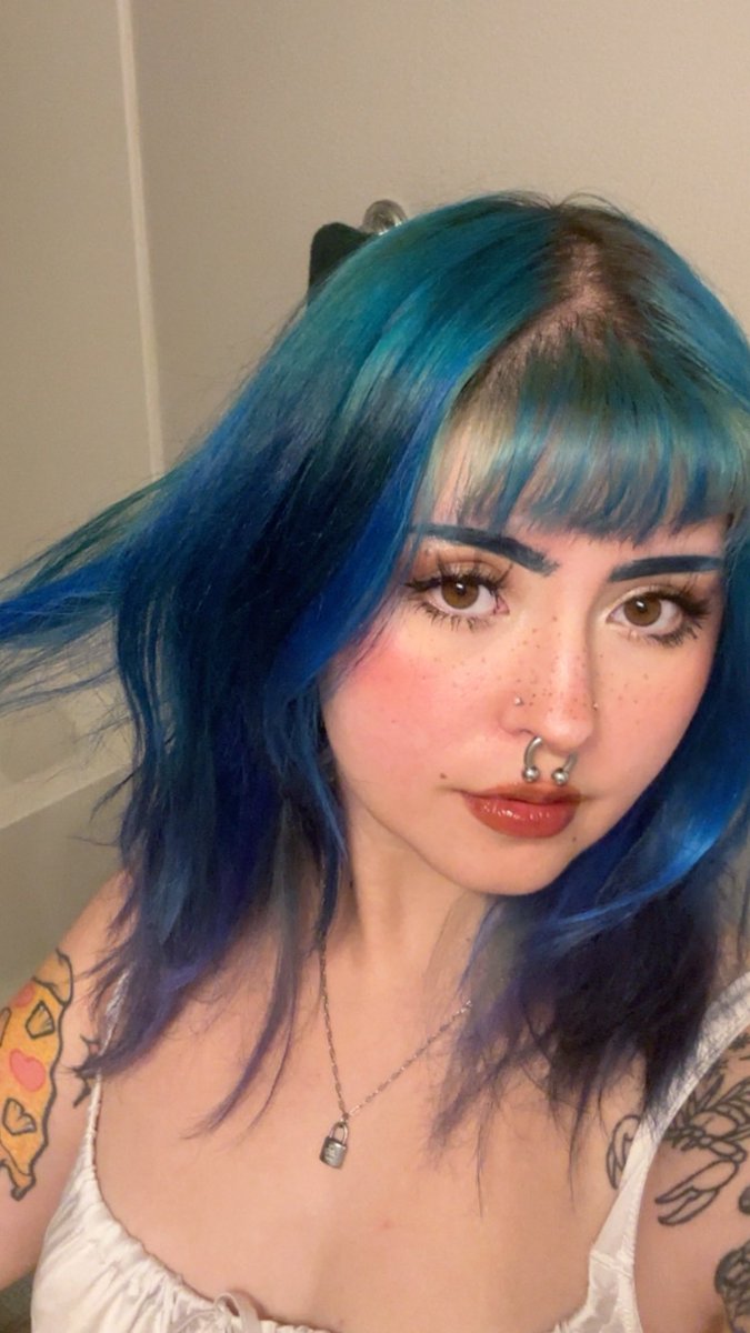 fruitrollups929's tweet photo. just want y’all to know that i use the @aboutfacebeauty matte fluid eye paints to get my blue brows and they are *chefs kiss* https://t.co/f3PLXnFPSM