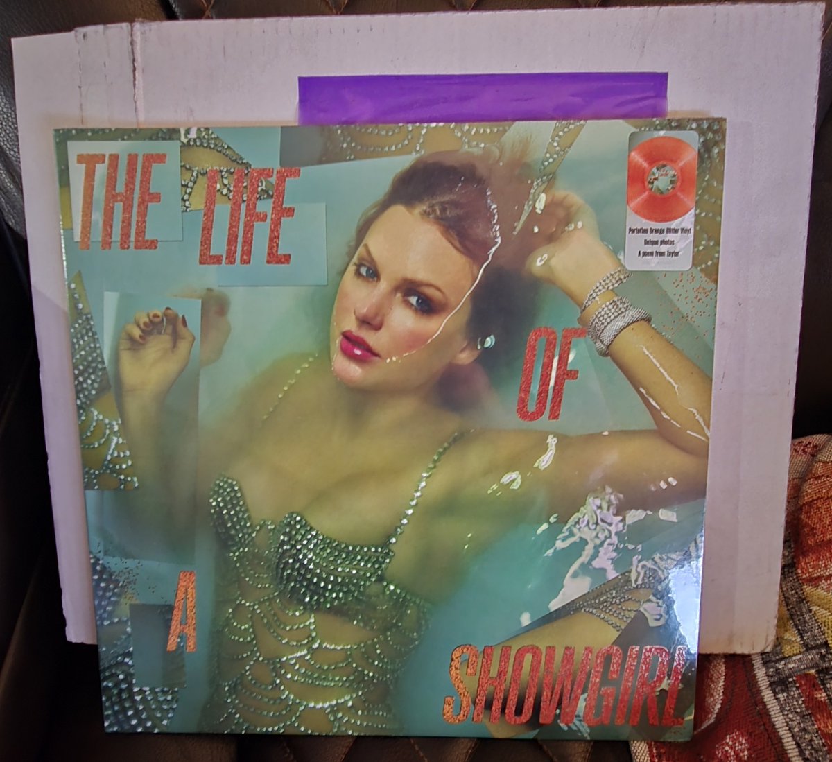 BubbaSmiley's tweet photo. A few months ago, I was one of 50 winners of the iheartradio giveaway for The Life of a Showgirl. My prize arrived today &amp; I wanted to say thank you @iHeartRadio @taylorswift13 &amp; @taylornation13 ❤️ I love my "The Life of a Showgirl" record album! https://t.co/7zAPwMJnps