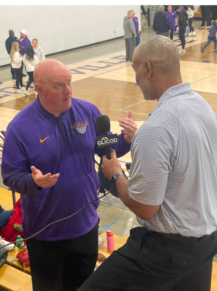 MaleBulldogs's tweet image. 🏀🏀Fri night basketball @ HOME.  Great student section and support !!!
Dawgs defeat Trinity 69-55.  What a fun group to watch 😈.
Welcomed back Male alum &amp;amp; legend Winston Bennett who was on the Glicod game crew 💪.  Dawg4Life !!