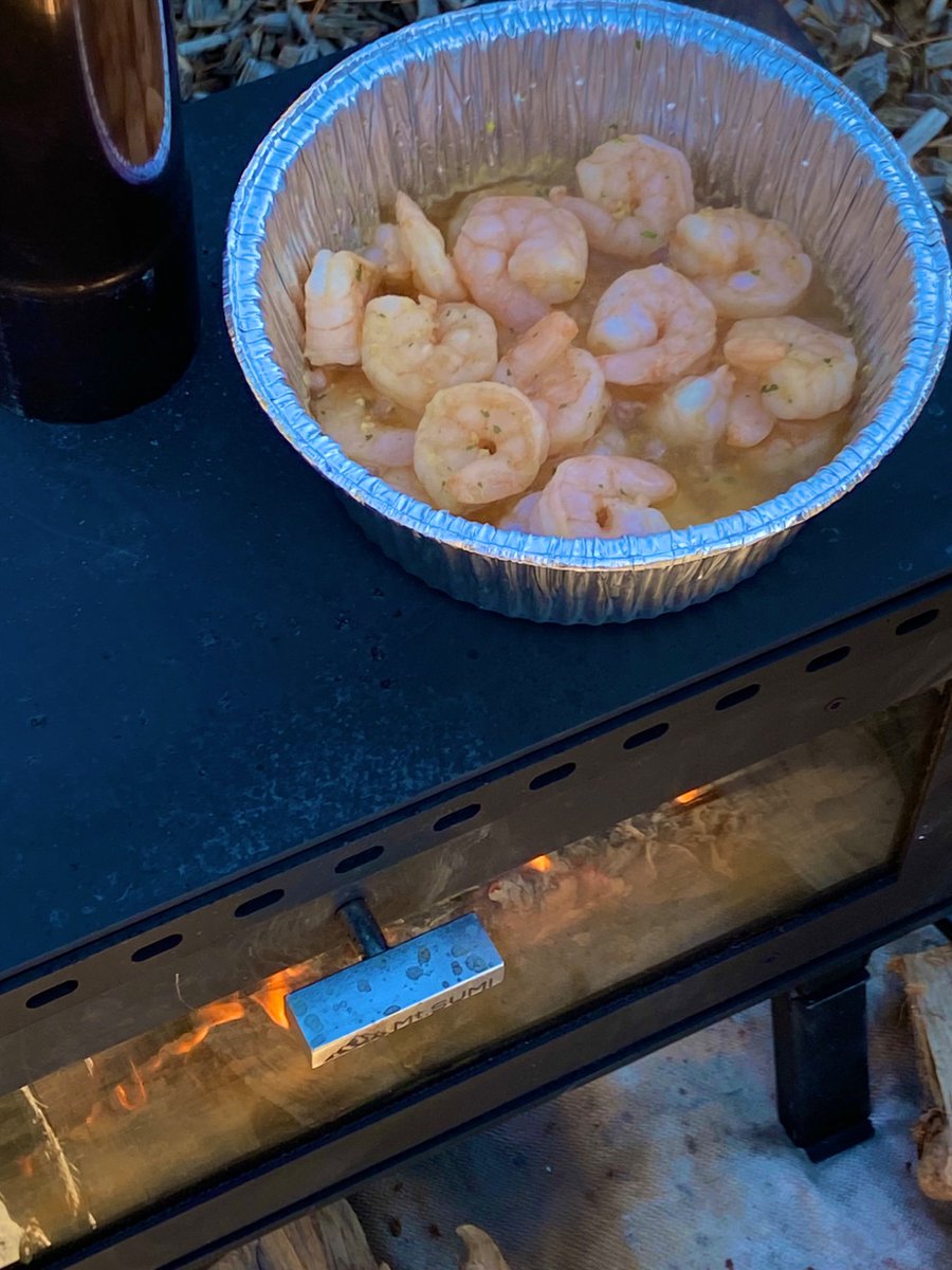 dragonto1102's tweet photo. 鍋焼きうどんからの
エビのアヒージョ🦐 https://t.co/zl2S0kinxL