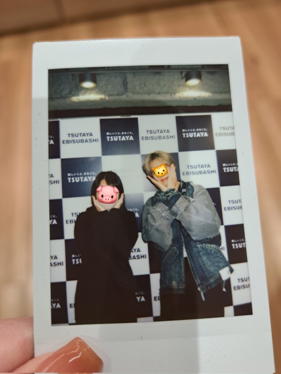 チェキ速報】 大阪限定の｢なんでやねん✋｣ ｢ウサミミ🐰｣ ｢顔ハート